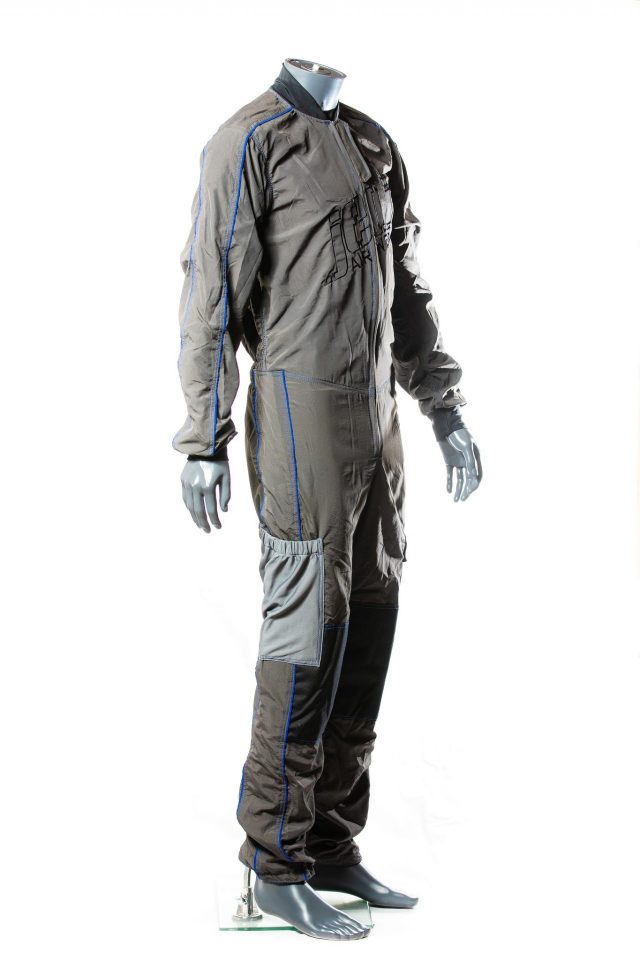 grey side free fly shot